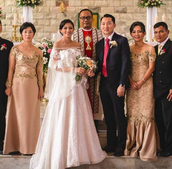 a line wedding dress